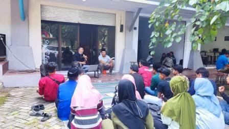 Mahasiswa KPI Belajar Fotografi ke Studio 4 Reborn Lumajang