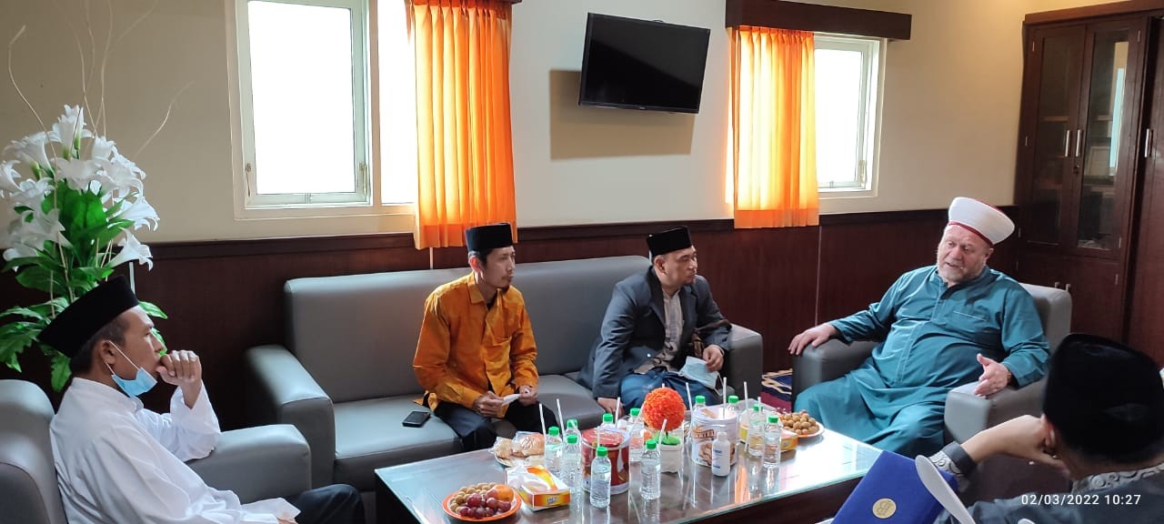 Dosen Global University Lebanon Kunjungi IAI Syarifuddin Lumajang