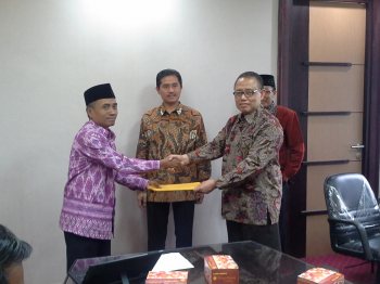 Serah Terima SK Alih Status dari STAIS menjadi IAIS
