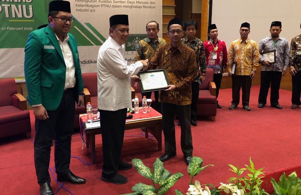 Menteri Ristekdikti Serahkan SK Pendirian Akademi Komunitas Teknologi Syarifuddin