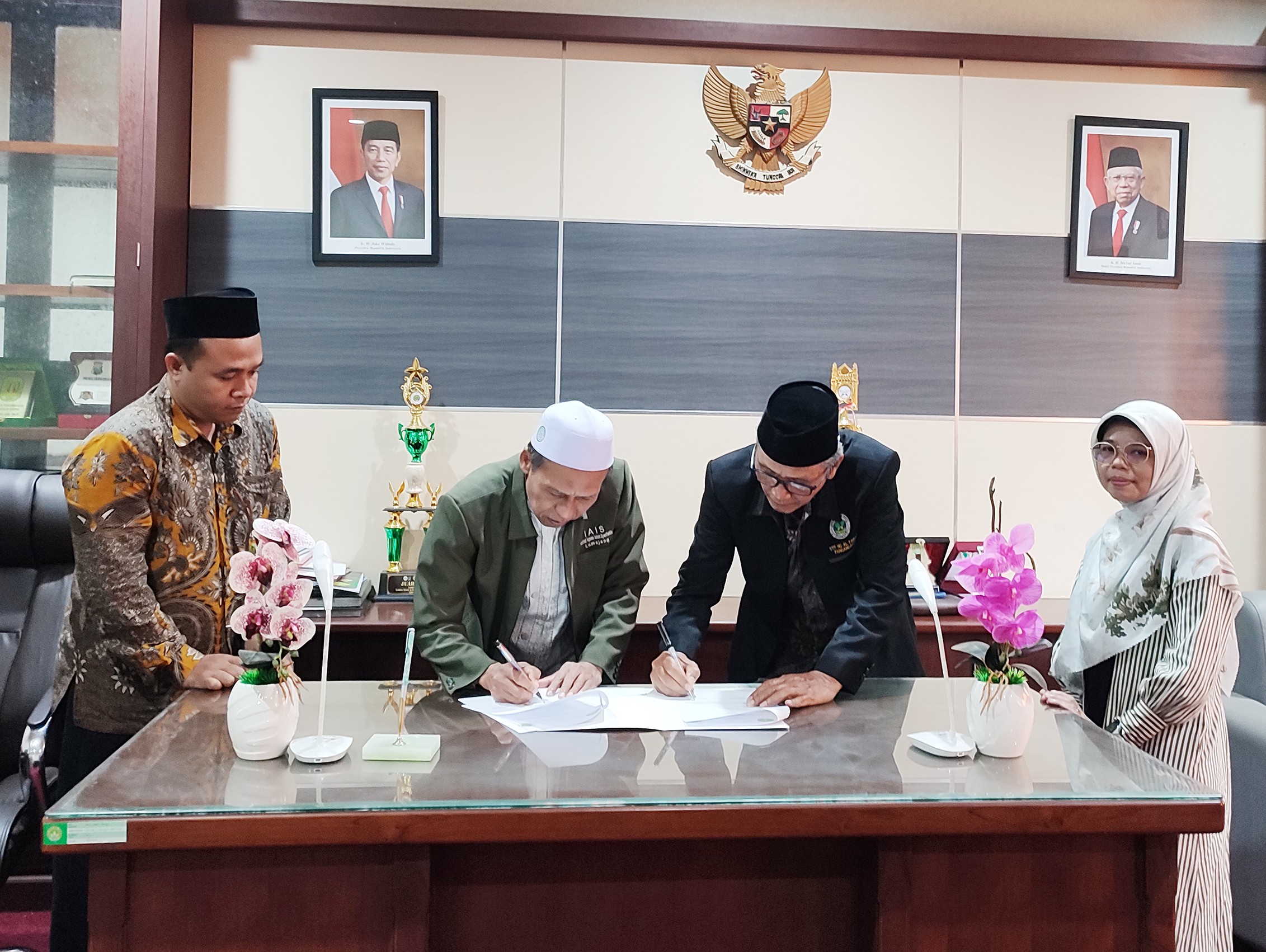 IAI SYARIFUDDIN LUMAJANG GELAR PENANDATANGAN MOU DENGAN STITNU AL-FARABI PANGANDARAN JAWA BARAT