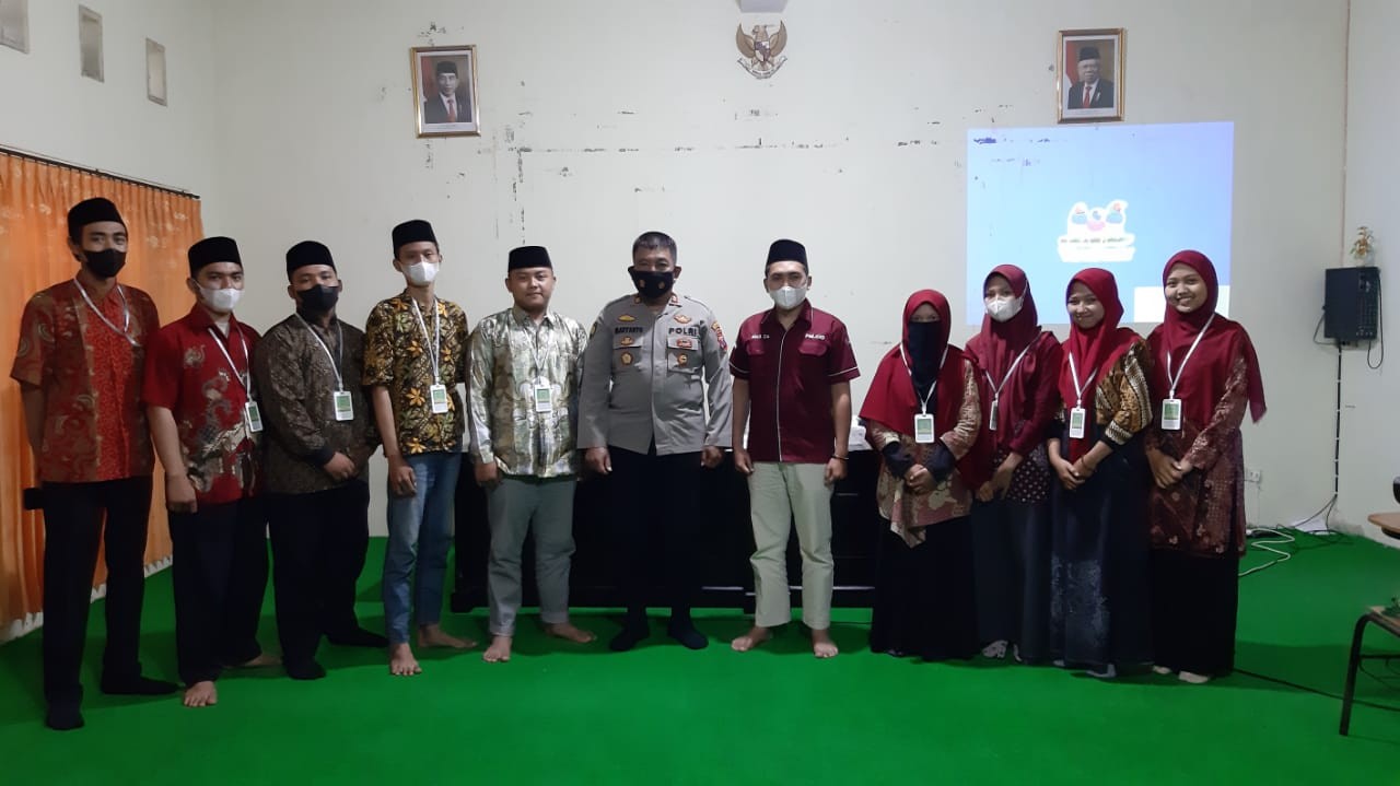 Polisi Legend Lumajang Bentuk Karakter Mahasiswa IAI Syarifuddin