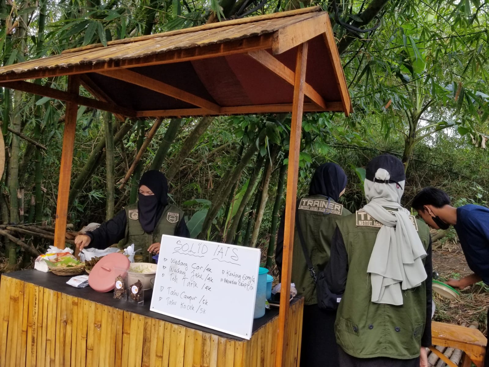 Mahasiswa Manajemen Dakwah Lakukan Sociopreneur di Dalan Tegalan