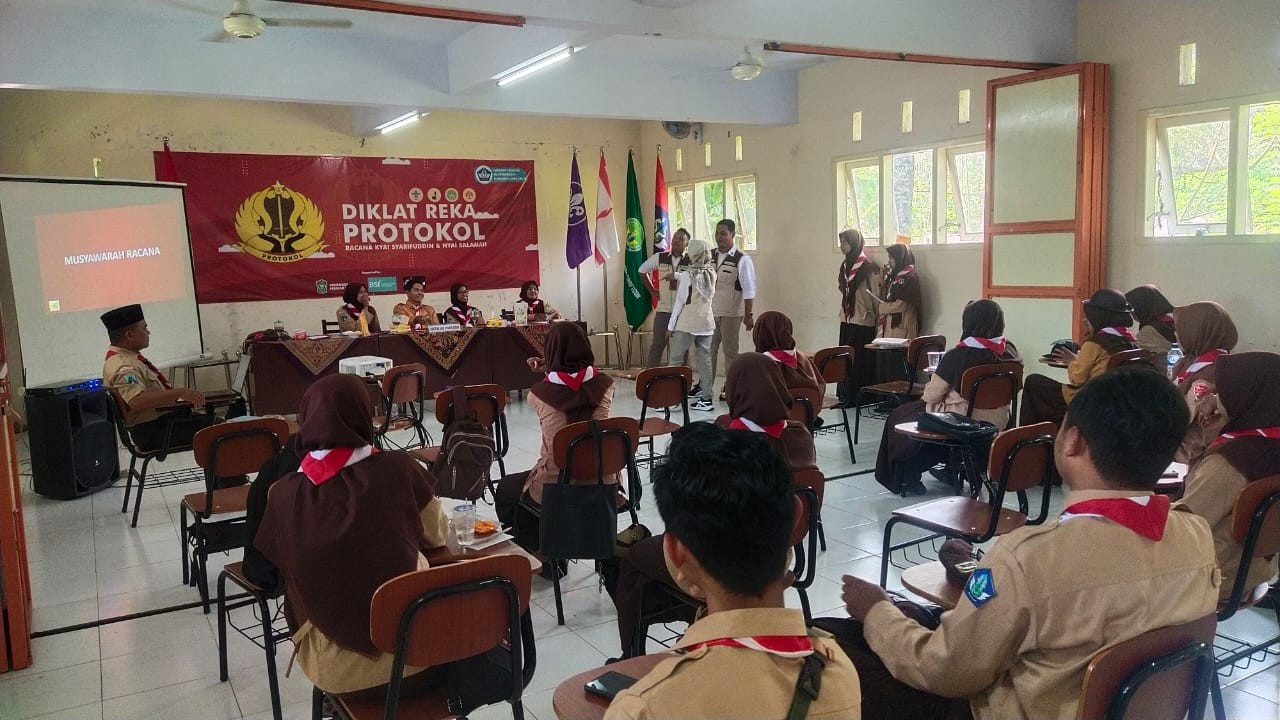 Bagian Protokol Bupati Lumajang Diklat Pramuka IAI Syarifuddin