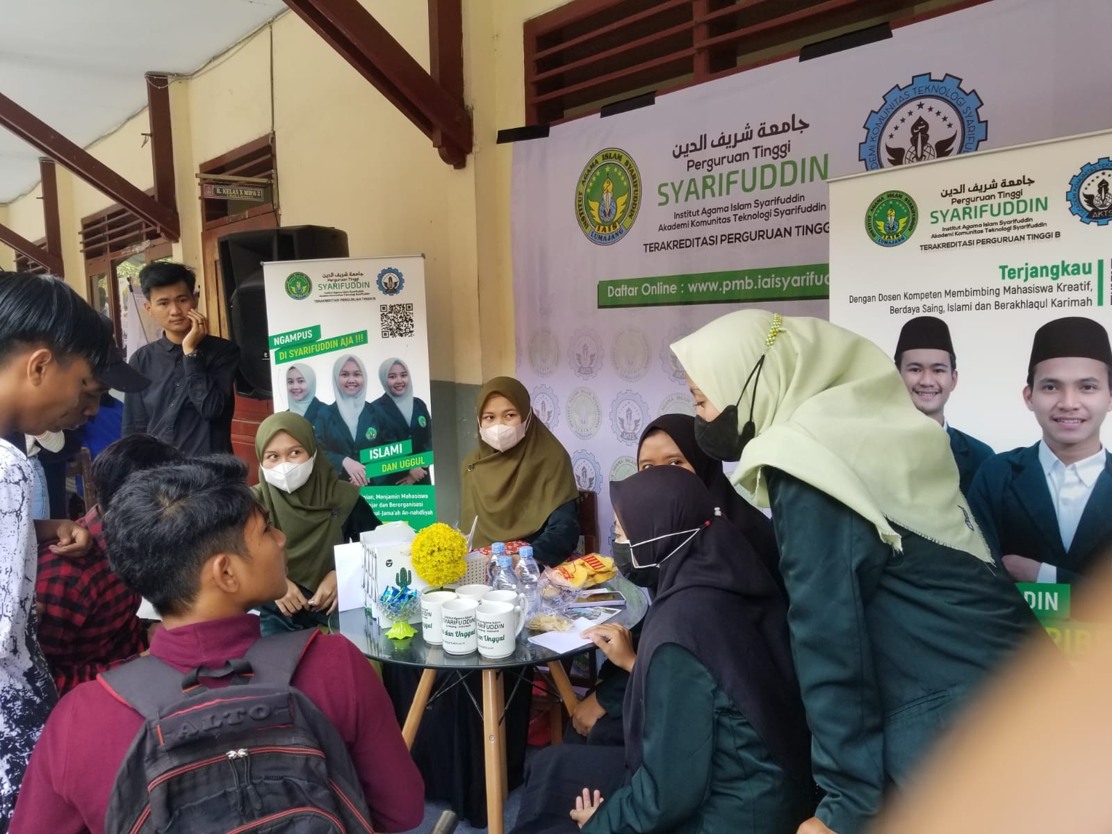 Siswa SMAN Jatiroto Padati Stand Campus Expo IAI Syarifuddin